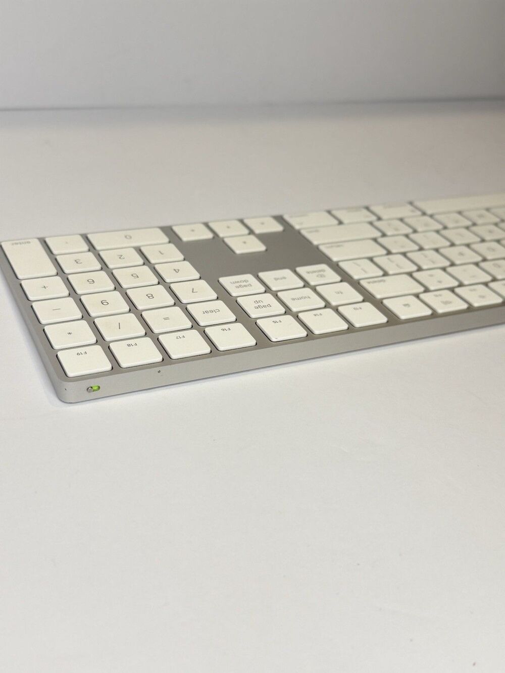 Apple Wireless Magic Keyboard with Numeric Pad Silver A1843 - Picture 6 of 9